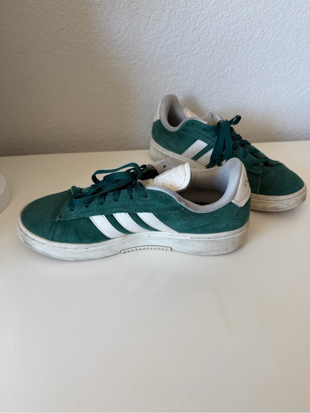 Adidas Green Suede Court Sneakers White Stripe Lace Up Shoes Women’s Size 11